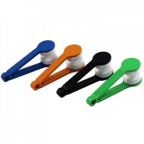 UR21 eyeglass cleaner—a cloth keychain