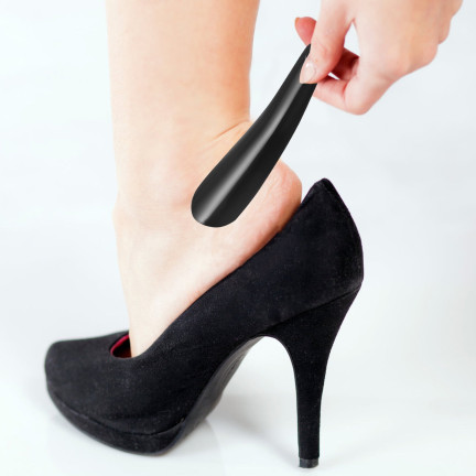 TG81661 Black Plastic Shoe Horn, Short, 16 cm