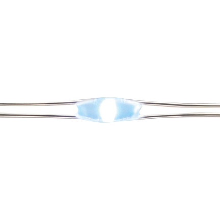 TG66255-1 CHANDLEROVA LAMPA NA DRUH 20 LED MIKROŽÁROVEK ZIMNÍ BÍLÁ + baterie