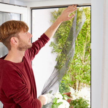 ZZ80 síť proti komárům do oken 130x150 + černý repelent proti komárům