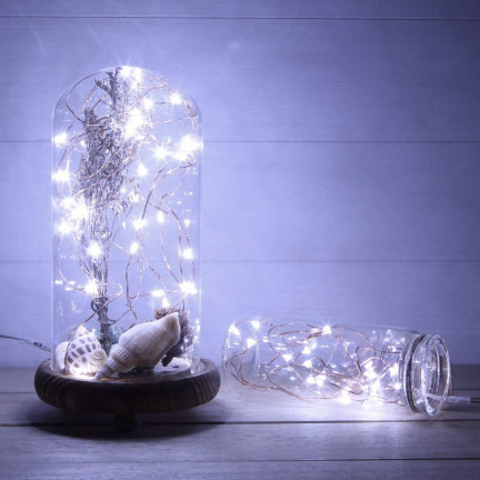 TG66255-1 CHANDLEROVA LAMPA NA DRUH 20 LED MIKROŽÁROVEK ZIMNÍ BÍLÁ + baterie