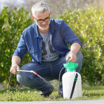 AOK2750 8L Manual Garden Pressure Sprayer, High-Powered with Adjustable Nozzle + Long Lance