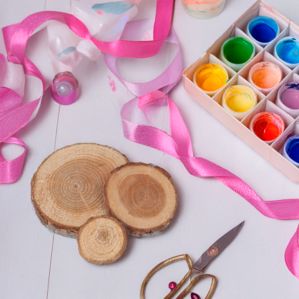 CV34574 HOLZSCHEIBEN NATUR DEKORATION IN EINER TASCHE DIY HANDWERK