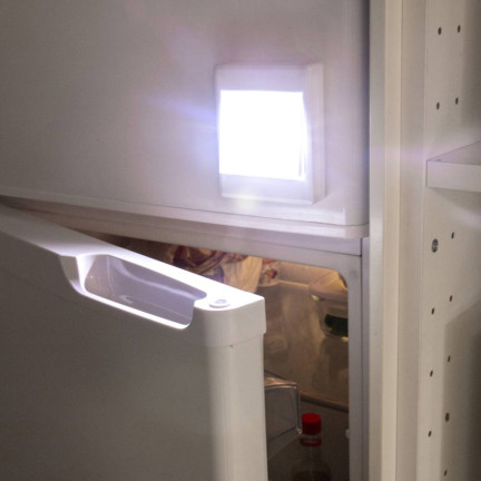 J2207 VEDL SPÍNACÍ LAMPA COB 3W S BATERIÍ + MAGNET