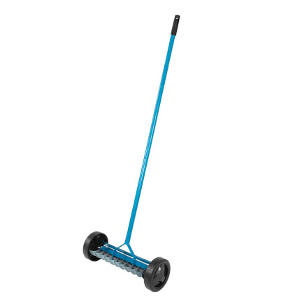 O16 Manual Aerator and Scarifier, Rotary Oscillating Model on Wheels, Lawn Spikes
