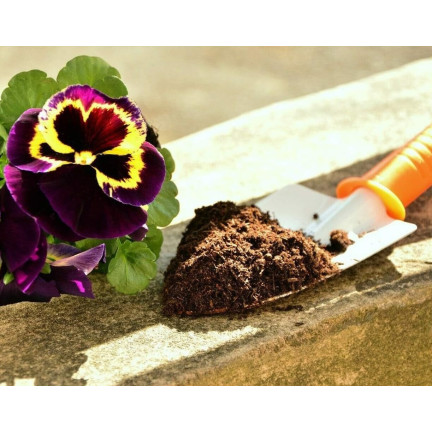 Univerzální zemina s Osmovitem, substrát pro výsadbu a přesazování okrasných rostlin, Biovita 20l