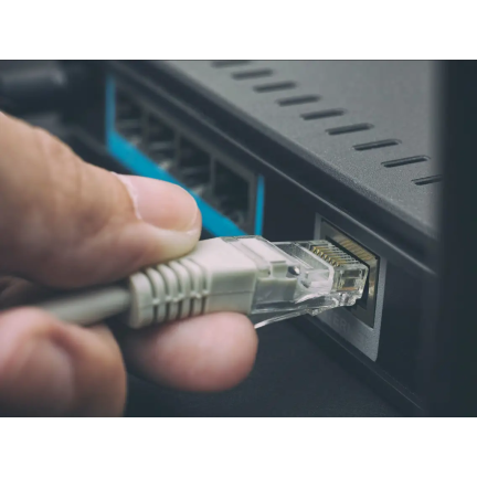 KO27 LAN ETHERNETOVÝ SÍŤOVÝ KABEL RJ45 CAT5E 15M KROUCENÁ DVOJLINKA INTERNETOVÝ KABEL