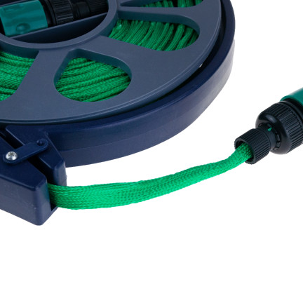 TG56042 15-meter retractable garden hose with spray gun on a reel