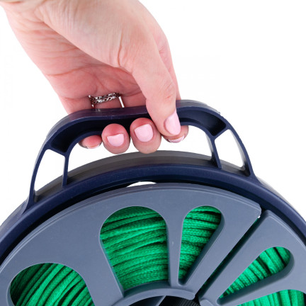 TG56042 15-meter retractable garden hose with spray gun on a reel