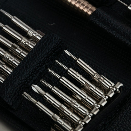 TG60646 MULTIFUNKTIONSWERKZEUGE PRÄZISIONSSCHALTER 25in1 TORX IMBUS CROSS BITS + Koffer