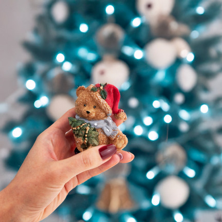 TG79572-1 MEDVÍDEK Z POLYRESINU VÁNOČNÍ DEKORACE FIGURKA MEDVÍDKA