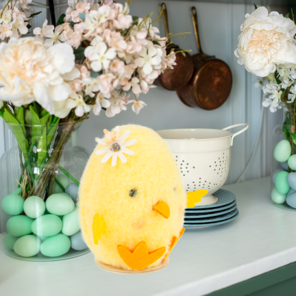 Decorative chicken, Easter chick, table decoration, fluffy, 13.5 cm