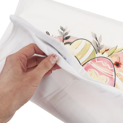 TG81305 - Set of 4 velvet Easter pillowcases, 45x45 cm, with decorative bunnies